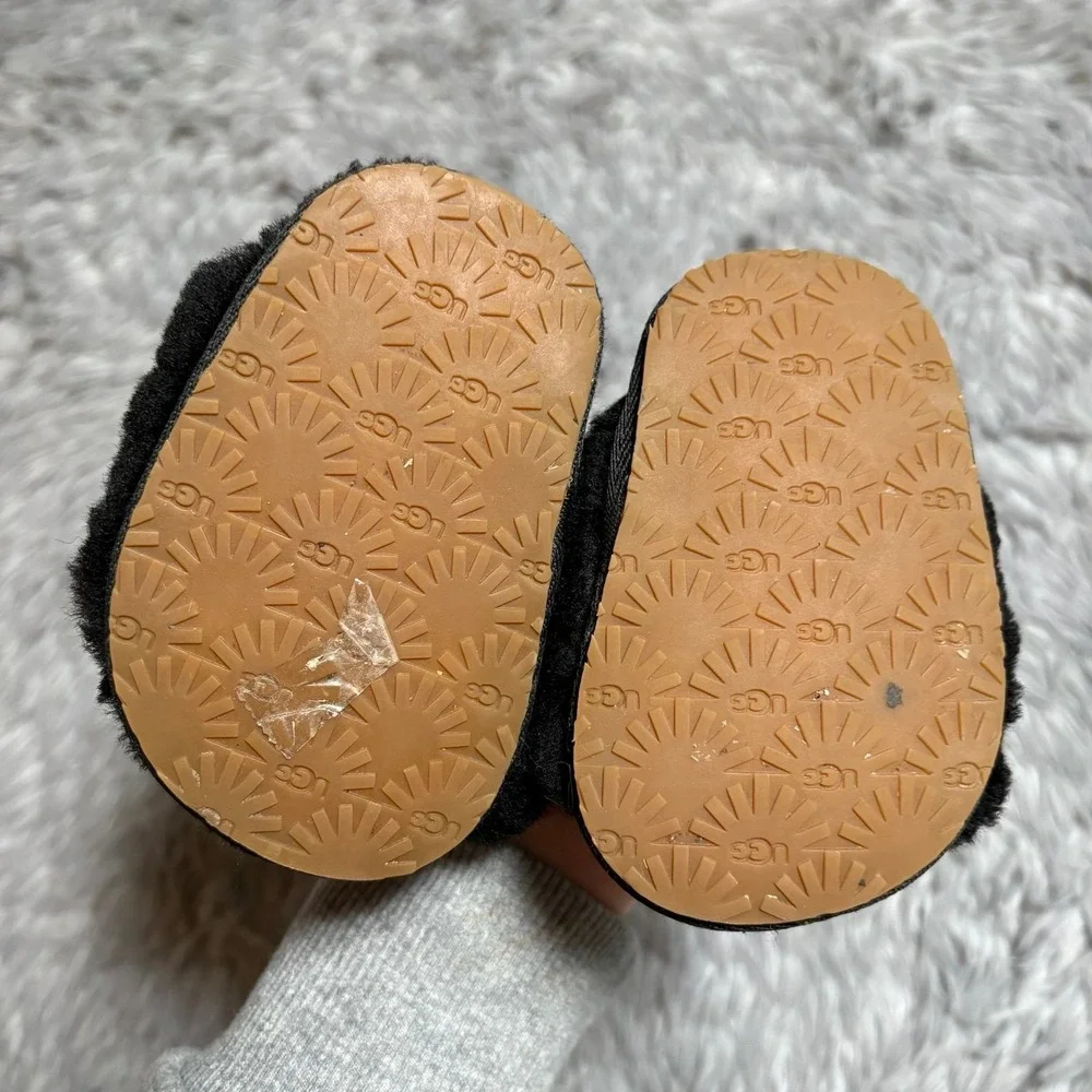 UGG Fluff Yeah Slides Infants Slipper Sandals Black Soft Baby 2c Soft Fluffy